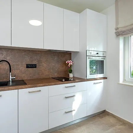 Apartman Living *
